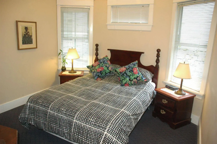 Cambie Lodge B&B