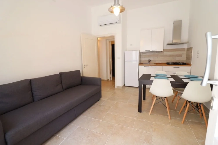 2 Bedrooms Cottage with city view