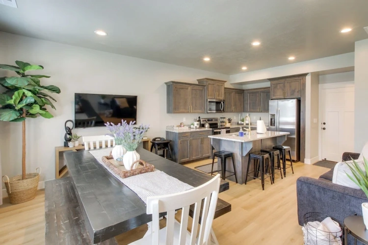 3 Bedrooms Apartment