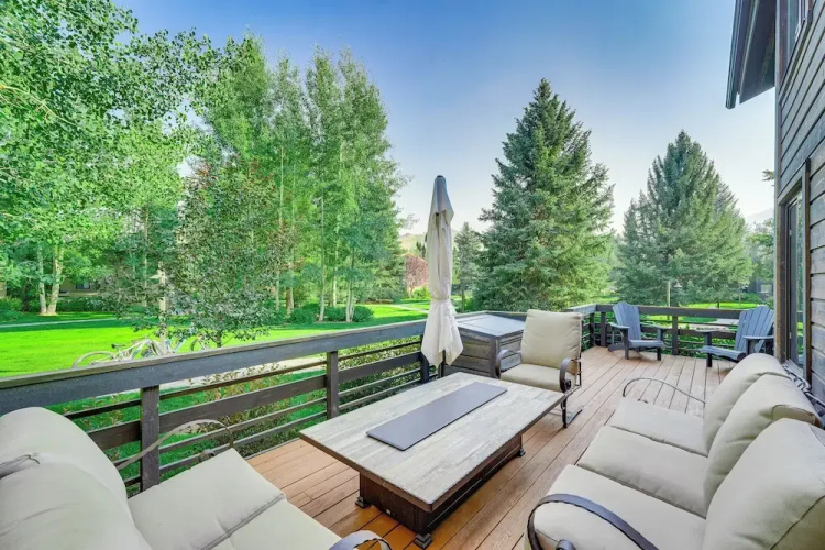 Cozy Sun Valley Townhome w/ Mountain Views!