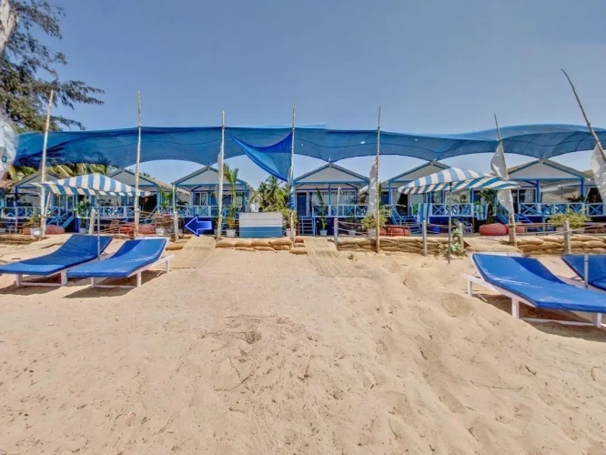 Deluxe room with partial sea view