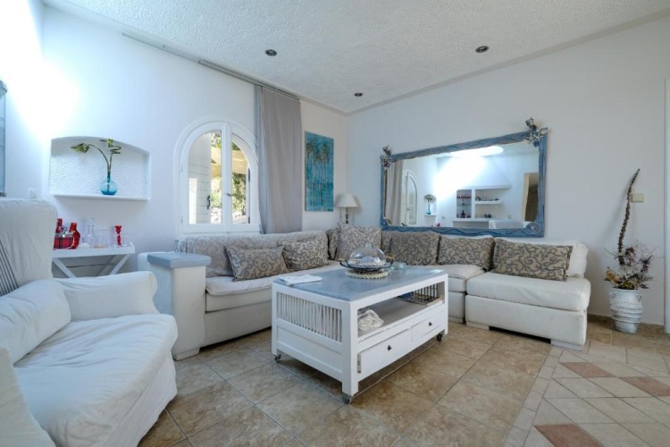 3 Bedrooms Villa