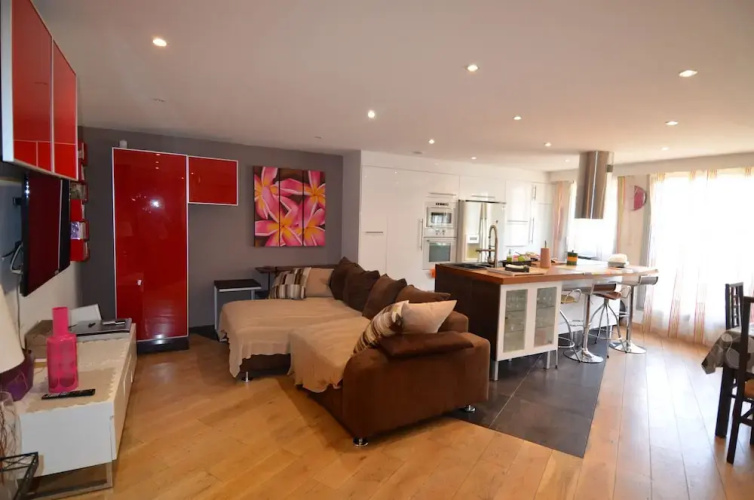 Modern apartment 6 persons with Jacuzzi in Nice Downtown