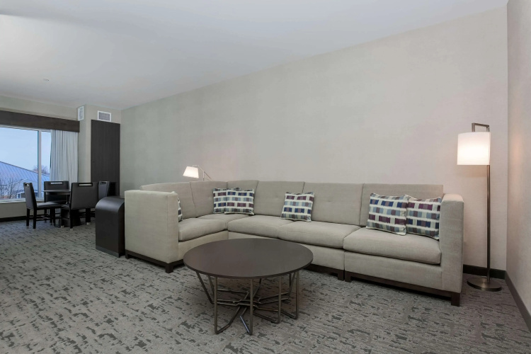 DoubleTree by Hilton Evansville