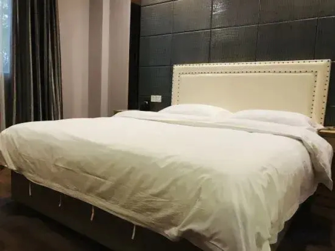 Super 8 Hotel Science Avenue Store