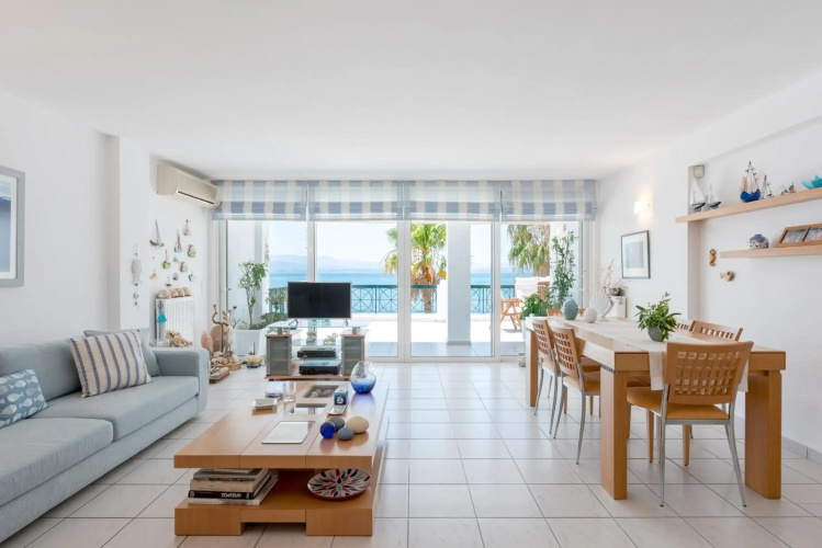 Beachfront Modern Apartment