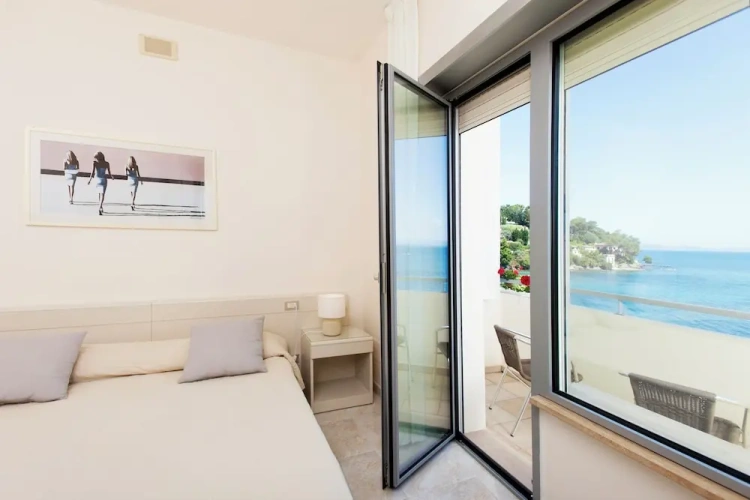 Deluxe Double room with balcony and with sea view