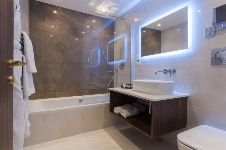 Deluxe Double room with city view