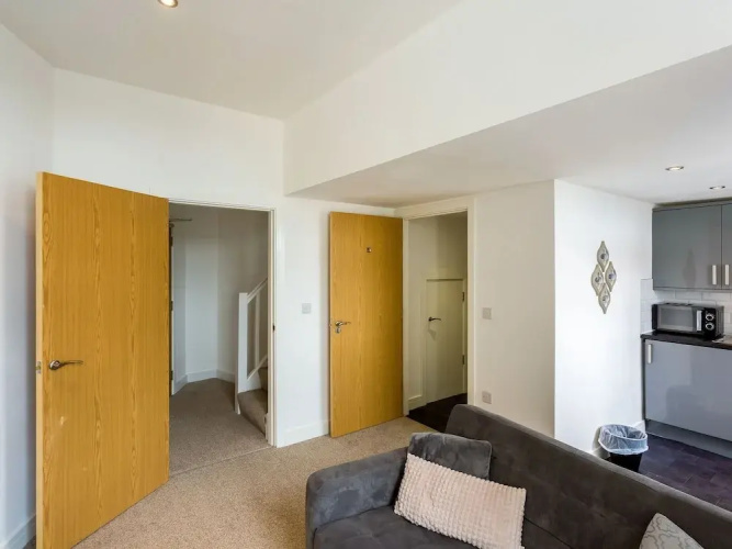 Snug Holiday Home in Bradford With Balcony