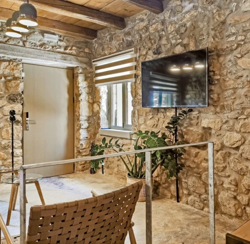 Deluxe Studio