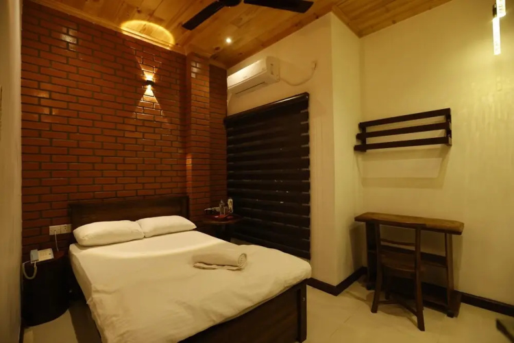 J Hotel