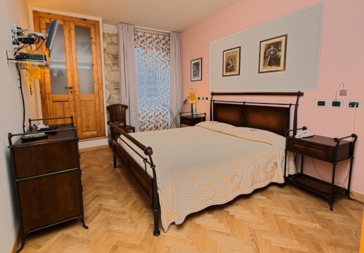Deluxe Studio