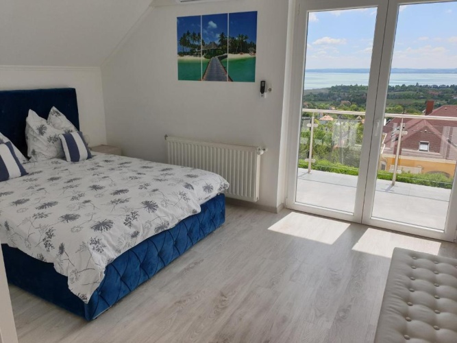 2 Bedrooms Apartment with lake view