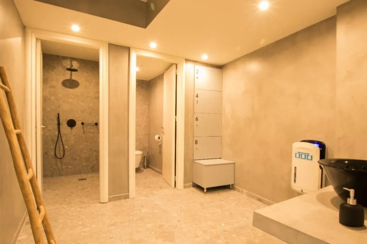 Parasol Luxury Hotel & Suites