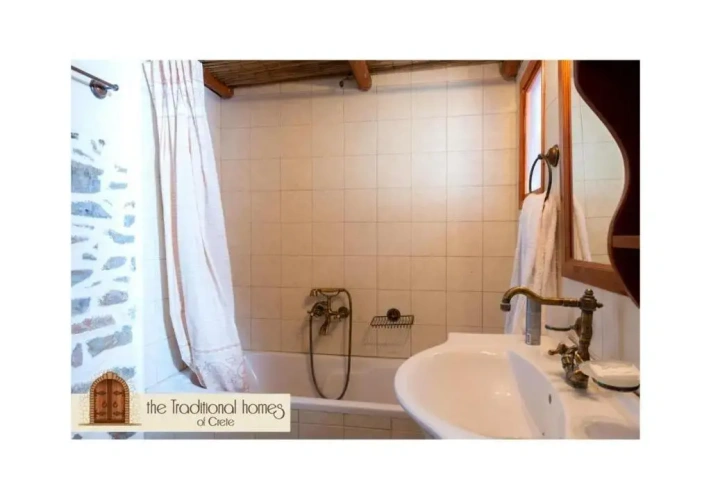 5 Bedrooms Villa