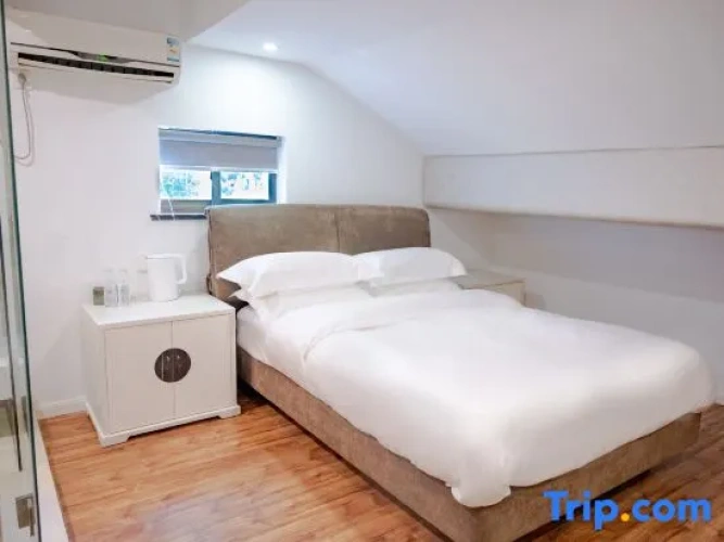 Standard Single Attic room