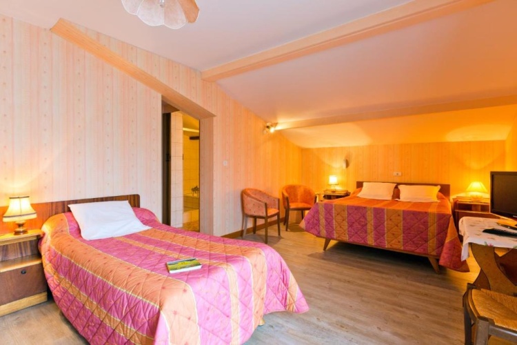 Standard Triple room