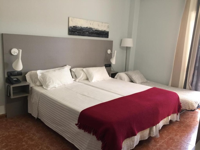 Standard Triple room