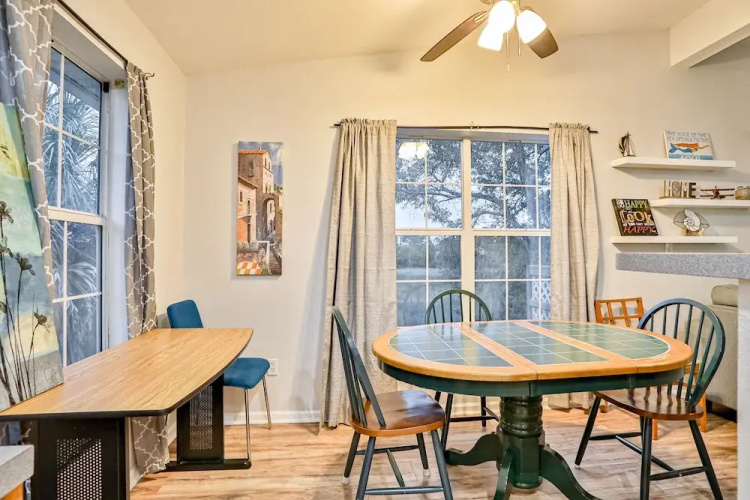 Home With Enclosed Yard, Fire Pit, Wifi, W/d, & AC - Great Location