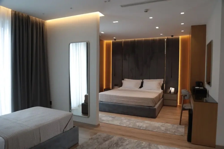 Deluxe Triple room with balcony and with city view