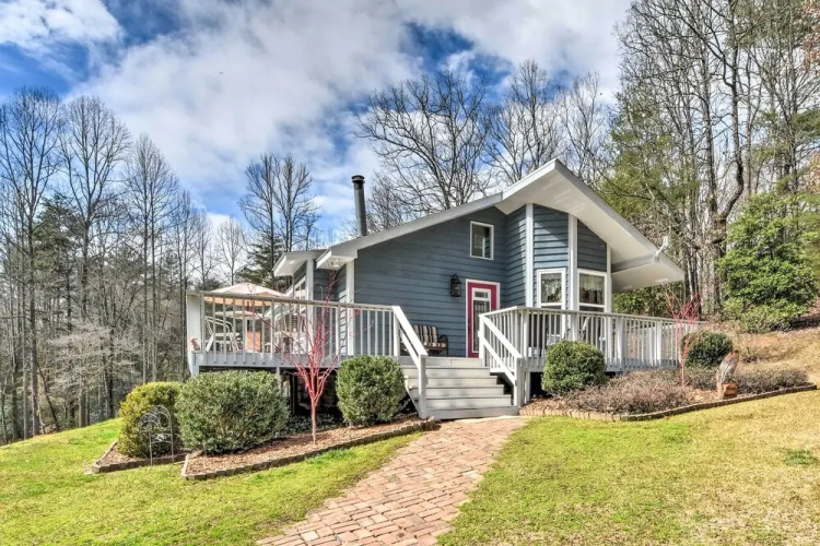 Hot Tub, Fire Pit: Family-friendly Murphy Home