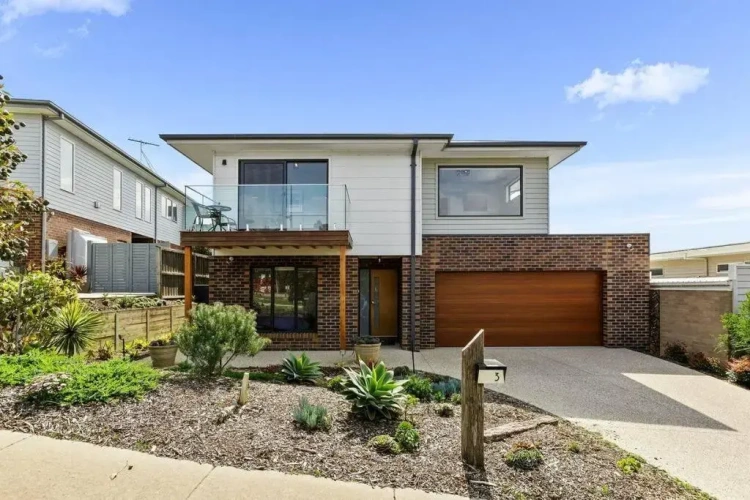 4 Bedrooms Cottage
