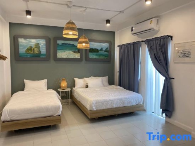 Standard Triple Family room