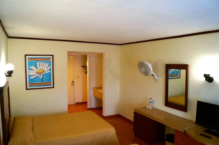 Hotel & Suites Villa del Sol