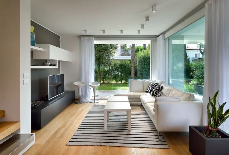 4 Bedrooms Apartment