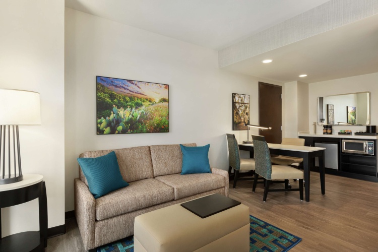 Embassy Suites by Hilton San Antonio Landmark photo 7
