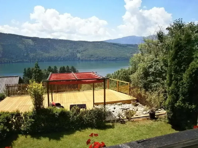 Apartment with lake view
