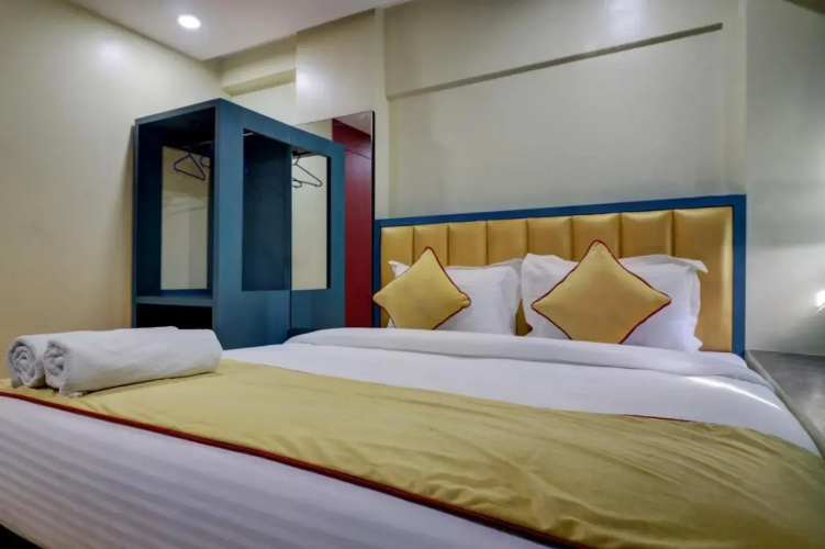 OYO 17371 Platinum Inn