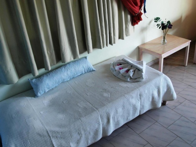 Basement Studio with balcony and with garden view