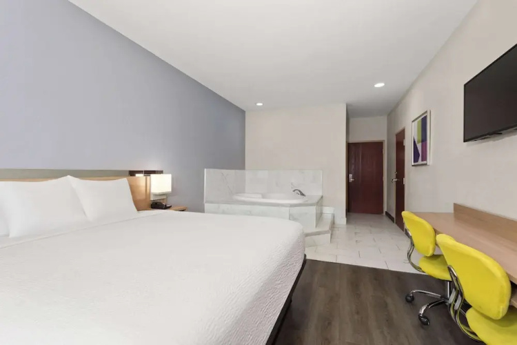 Microtel Inn & Suites Panama C