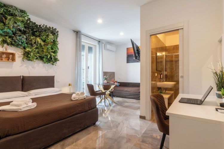 Standard Quadruple Family room with balcony and with courtyard view