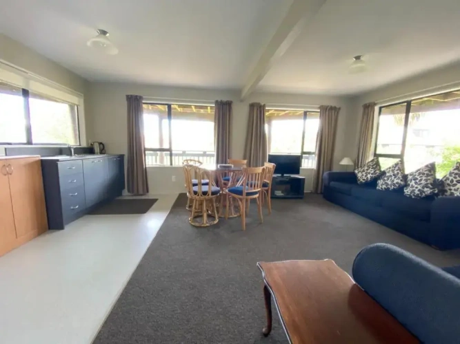 5 Bedrooms Cottage