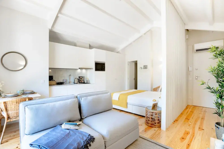 Porto Downtown Studio with Balcony
