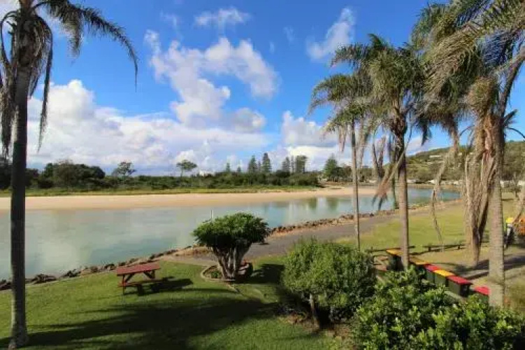 Beachfront 3, 25 Willow Street