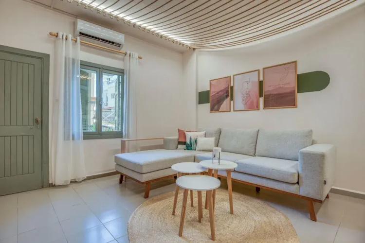 Agrius - Elegant Studio & Balcony in Batroun