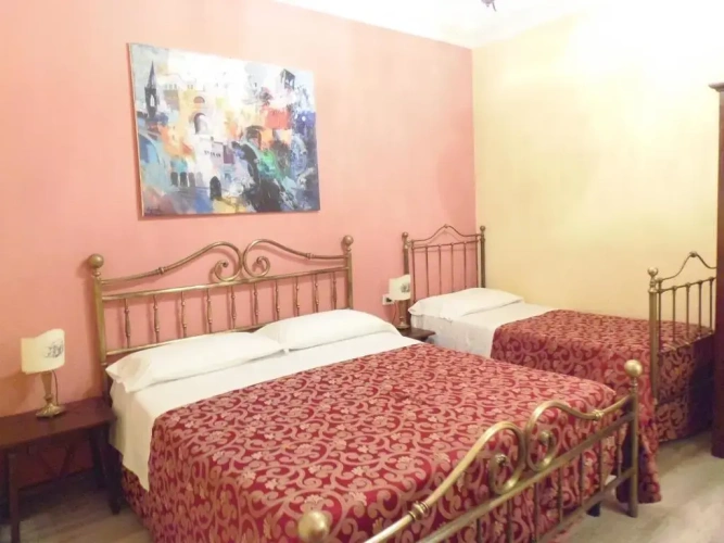 Standard Triple room