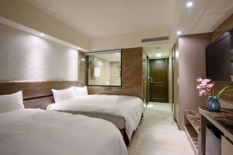Standard Quadruple room with balcony and with lake view