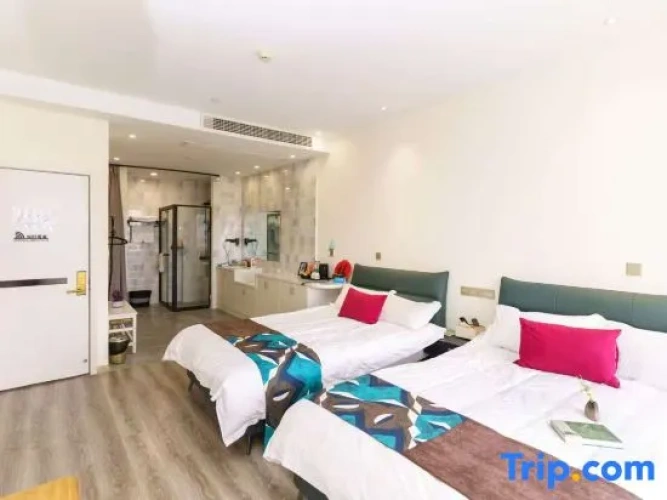 Standard Twin room with view