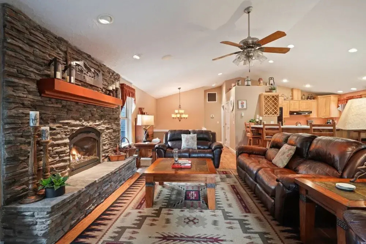 16 Jillian 4 Bedroom Home by RedAwning