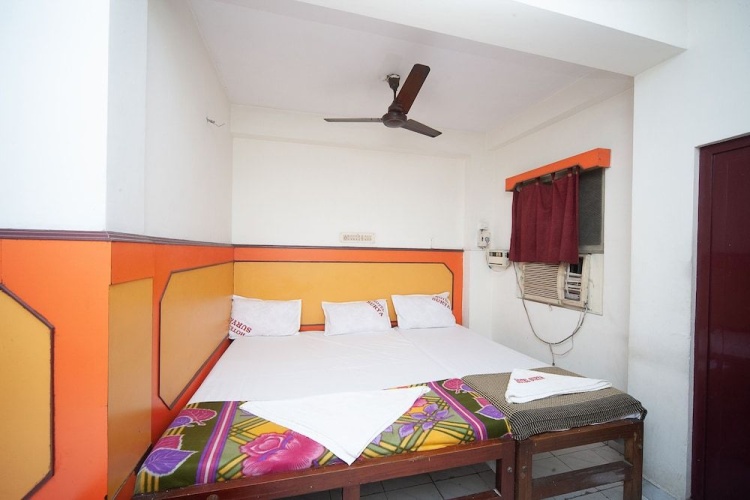 Spot On 38565 Hotel Surya