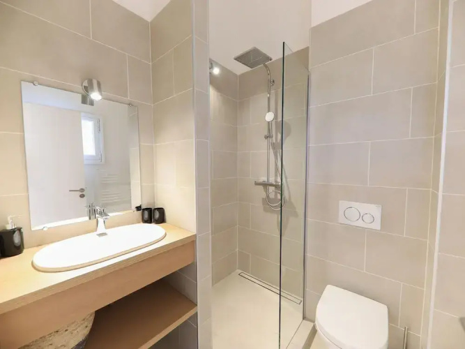 Air-conditioned Apartment Near Beach