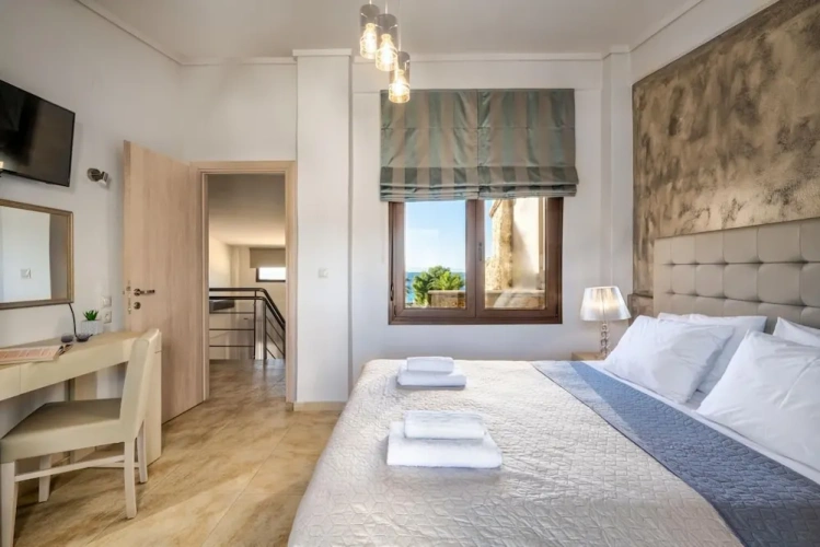 4 Bedrooms Villa