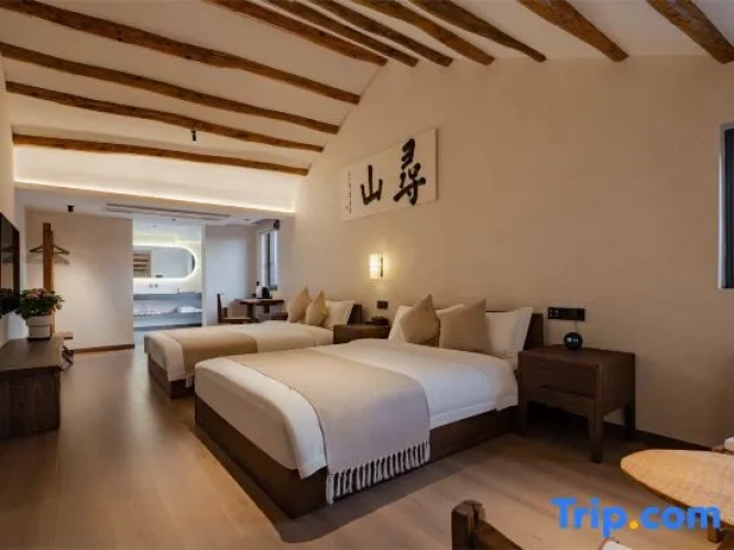 Premier Twin room with balcony