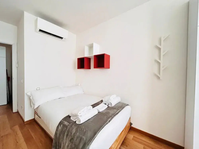 Moderno Bilocale con Terrazzo e Parcheggio