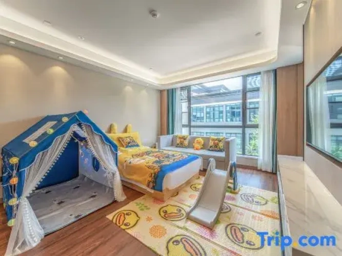 Family Suite with courtyard view