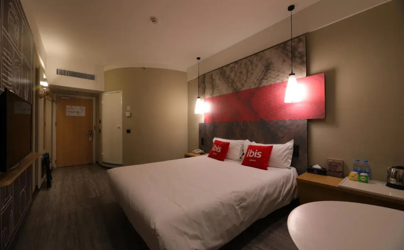 ibis Qingdao Ningxia Road